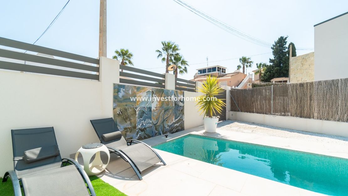 Sale - Villa - Orihuela Costa - Villamartin Golf