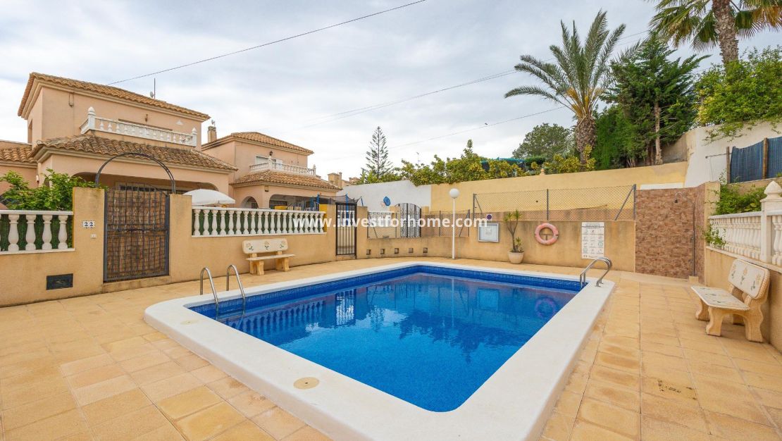 Sale - Villa - Orihuela Costa - Villamartín