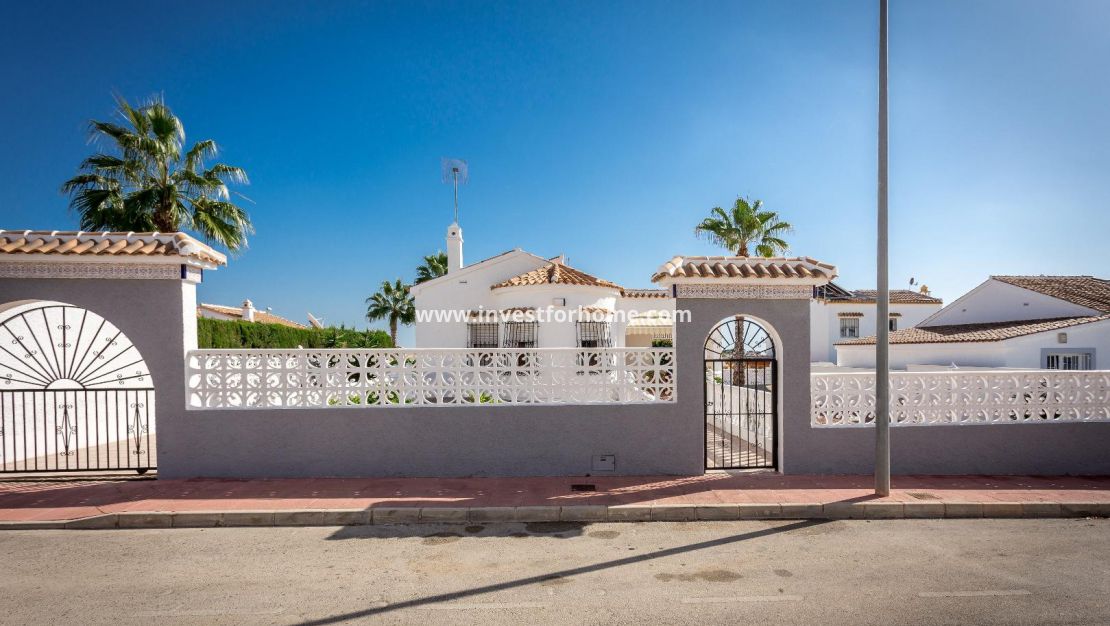 Sale - Villa - Orihuela Costa - Villamartín