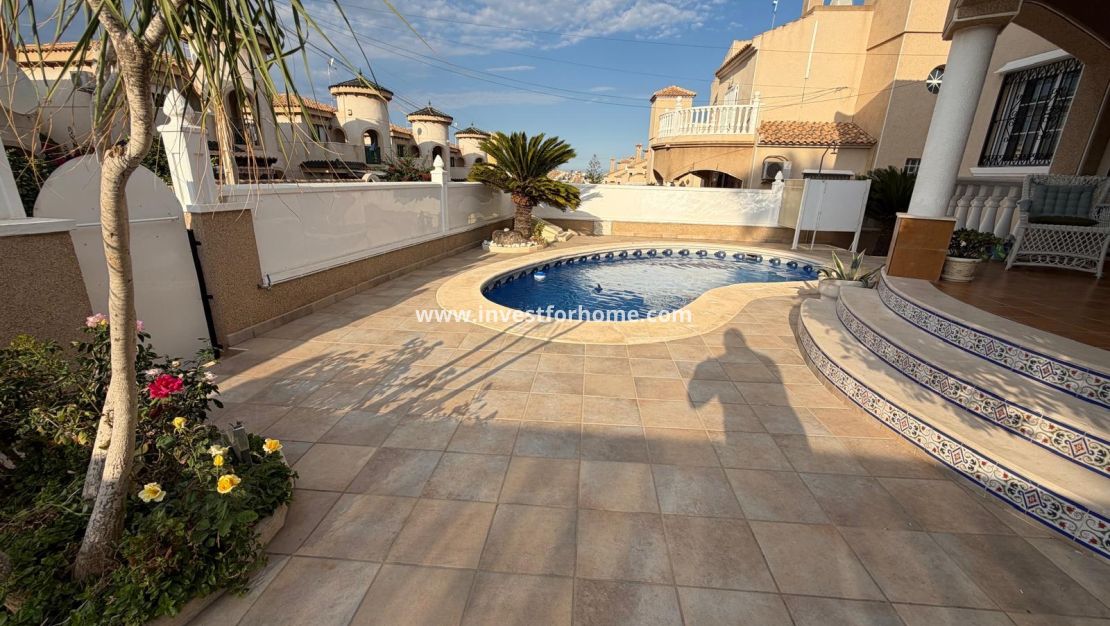 Sale - Villa - Orihuela Costa - Villamartín
