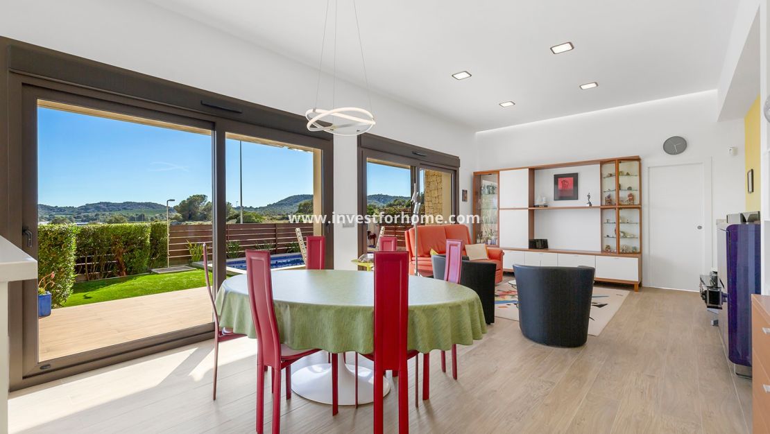 Sale - Villa - Orihuela Costa - Vistabella Golf