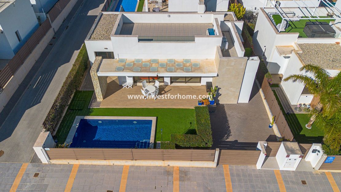 Sale - Villa - Orihuela Costa - Vistabella Golf