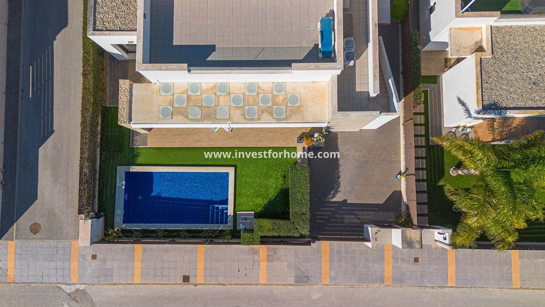 Sale - Villa - Orihuela Costa - Vistabella Golf