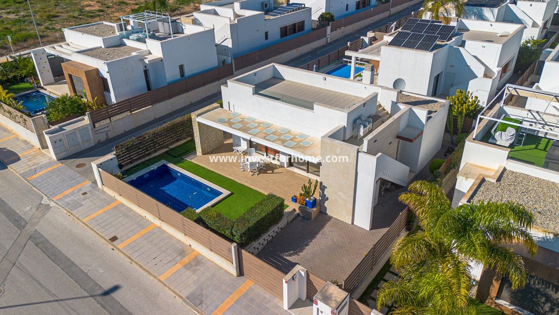 Sale - Villa - Orihuela Costa - Vistabella Golf