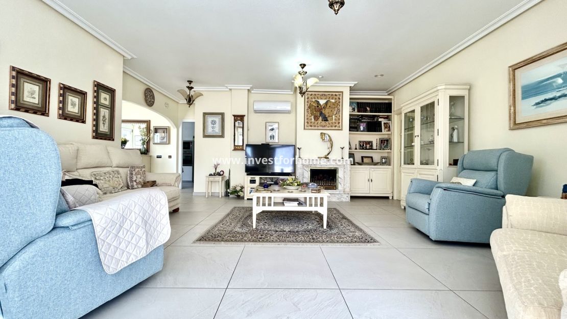 Sale - Villa - Pinar de Campoverde - Inland