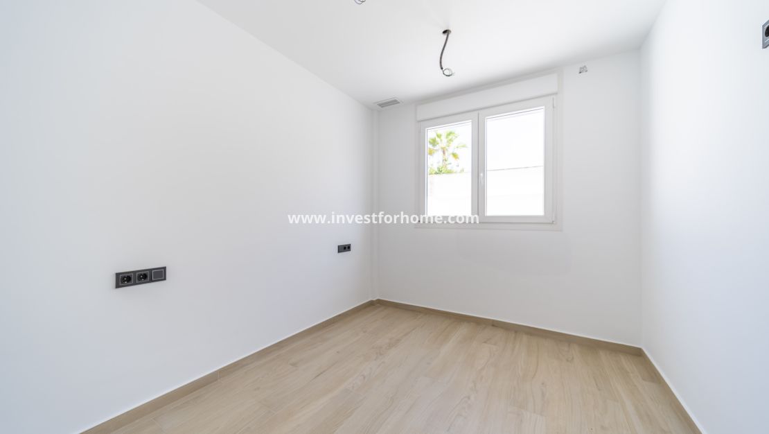 Sale - Villa - Torrevieja - aguas nuevas