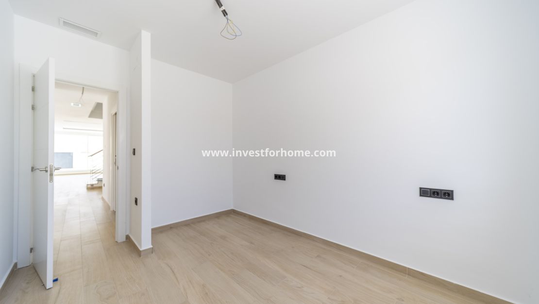 Sale - Villa - Torrevieja - aguas nuevas