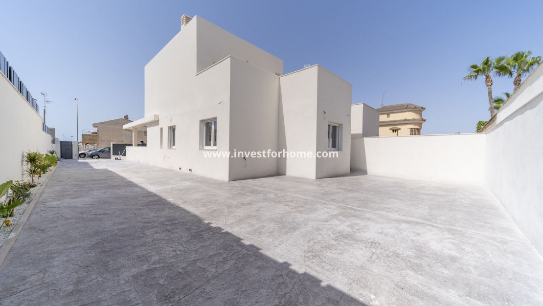 Sale - Villa - Torrevieja - aguas nuevas