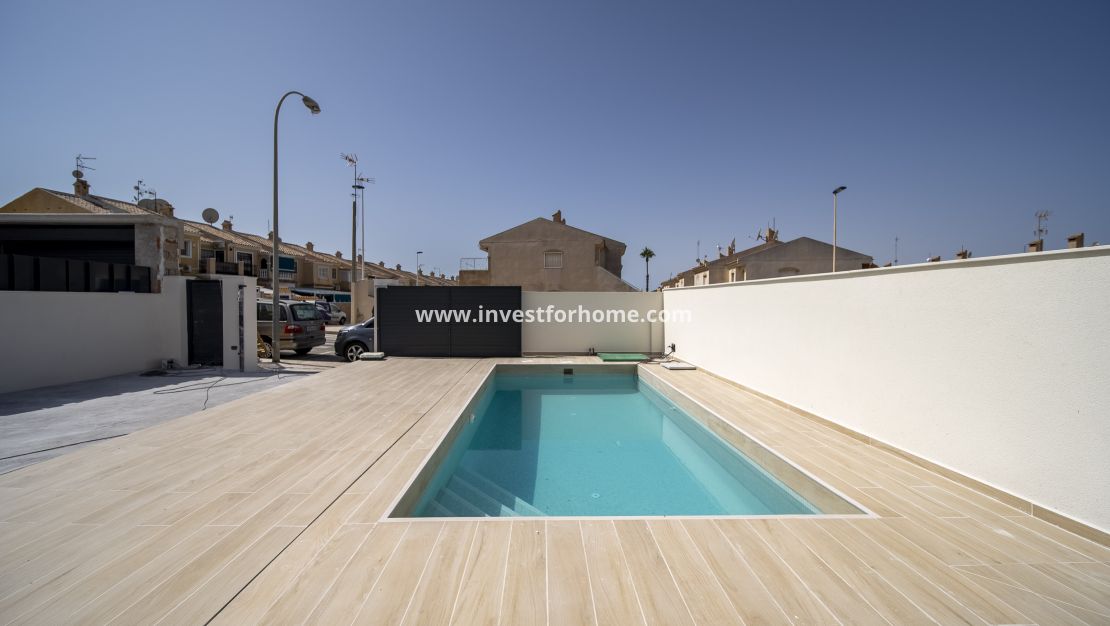 Sale - Villa - Torrevieja - aguas nuevas
