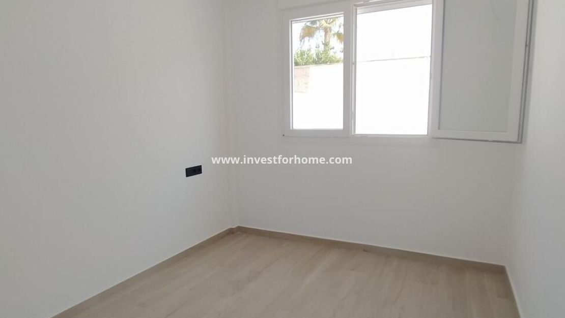 Sale - Villa - Torrevieja - aguas nuevas