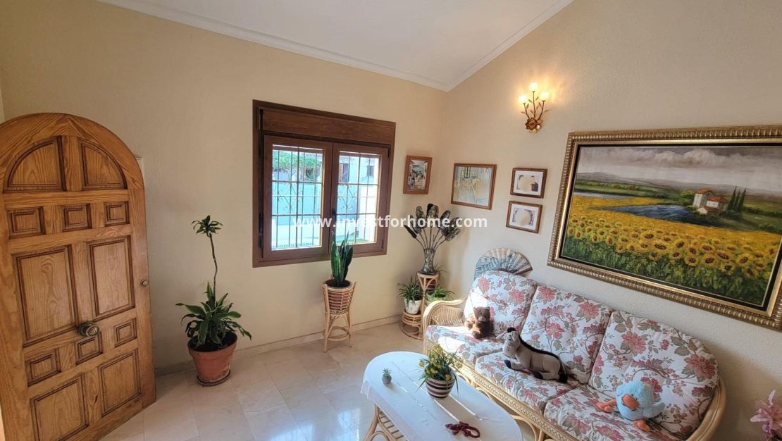 Sale - Villa - Torrevieja - aguas nuevas