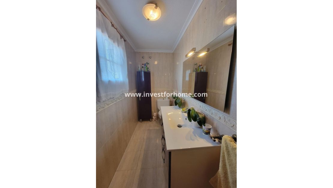 Sale - Villa - Torrevieja - aguas nuevas