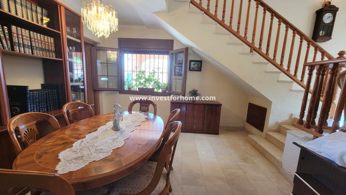 Sale - Villa - Torrevieja - aguas nuevas