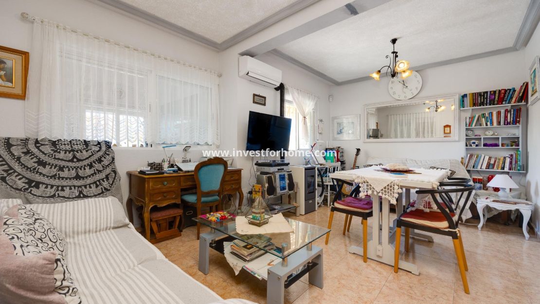 Sale - Villa - Torrevieja - aguas nuevas