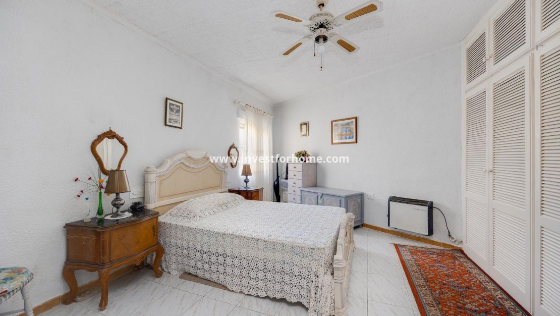 Sale - Villa - Torrevieja - aguas nuevas