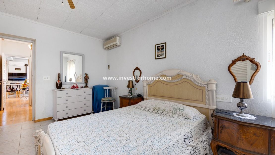 Sale - Villa - Torrevieja - aguas nuevas