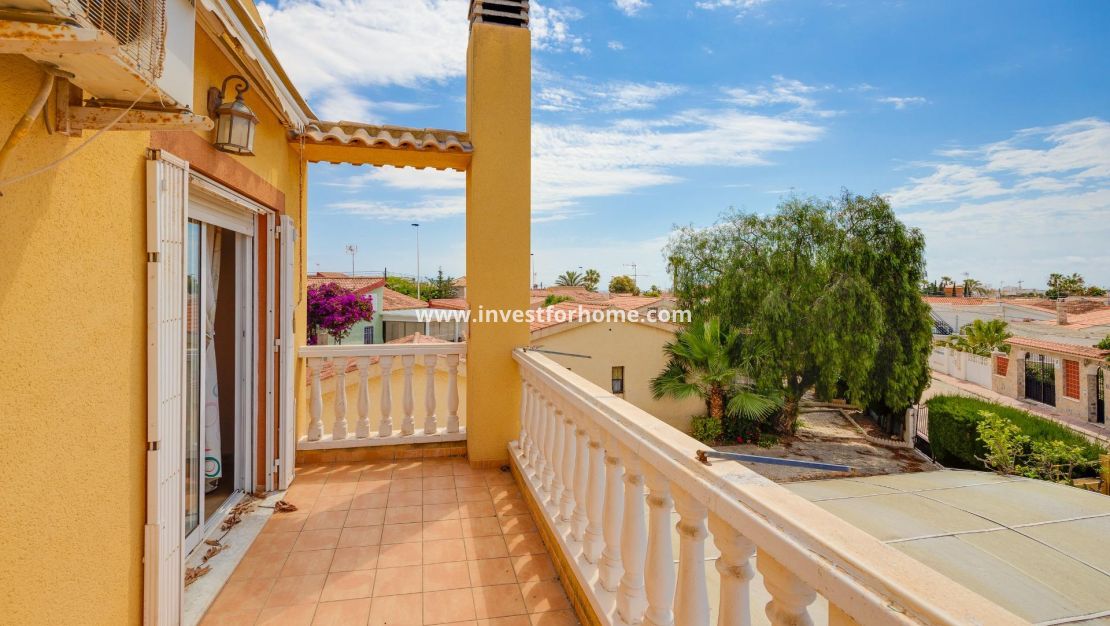 Sale - Villa - Torrevieja - aguas nuevas