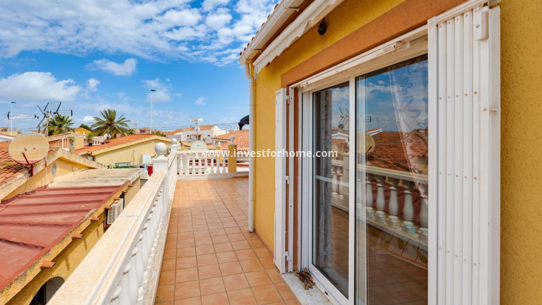 Sale - Villa - Torrevieja - aguas nuevas