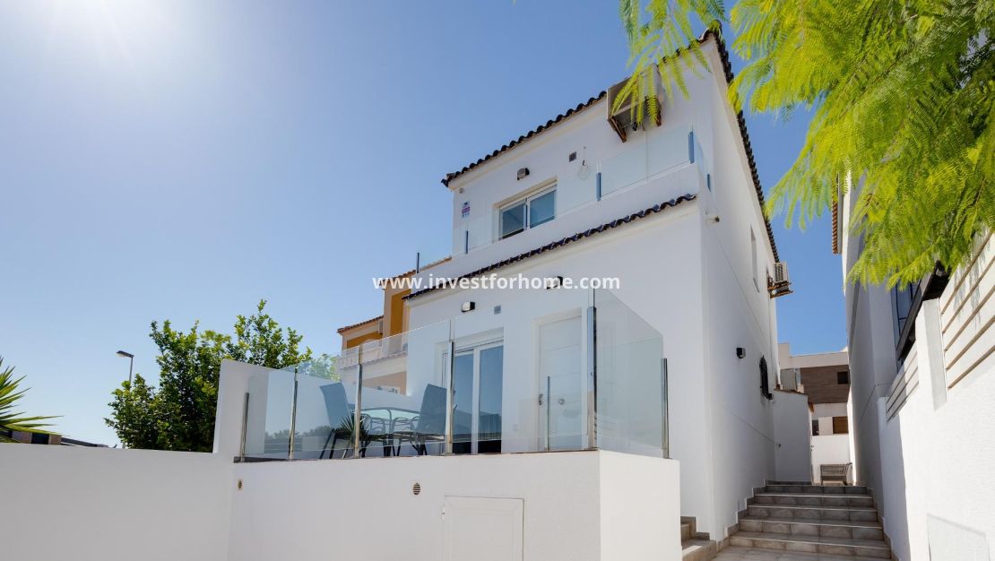 Sale - Villa - Torrevieja - aguas nuevas