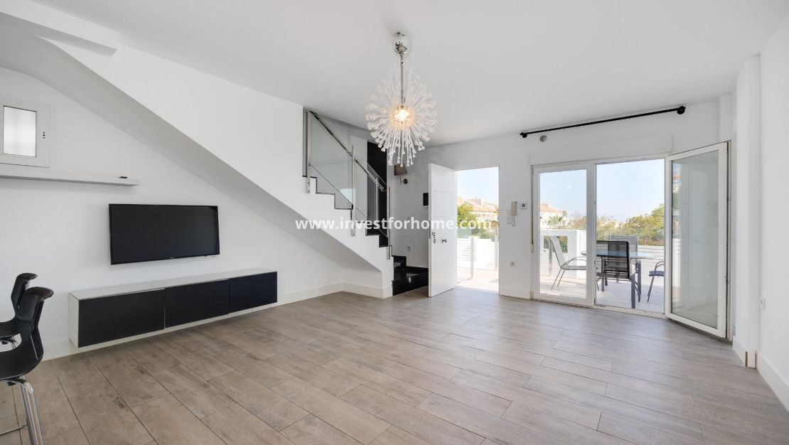 Sale - Villa - Torrevieja - aguas nuevas