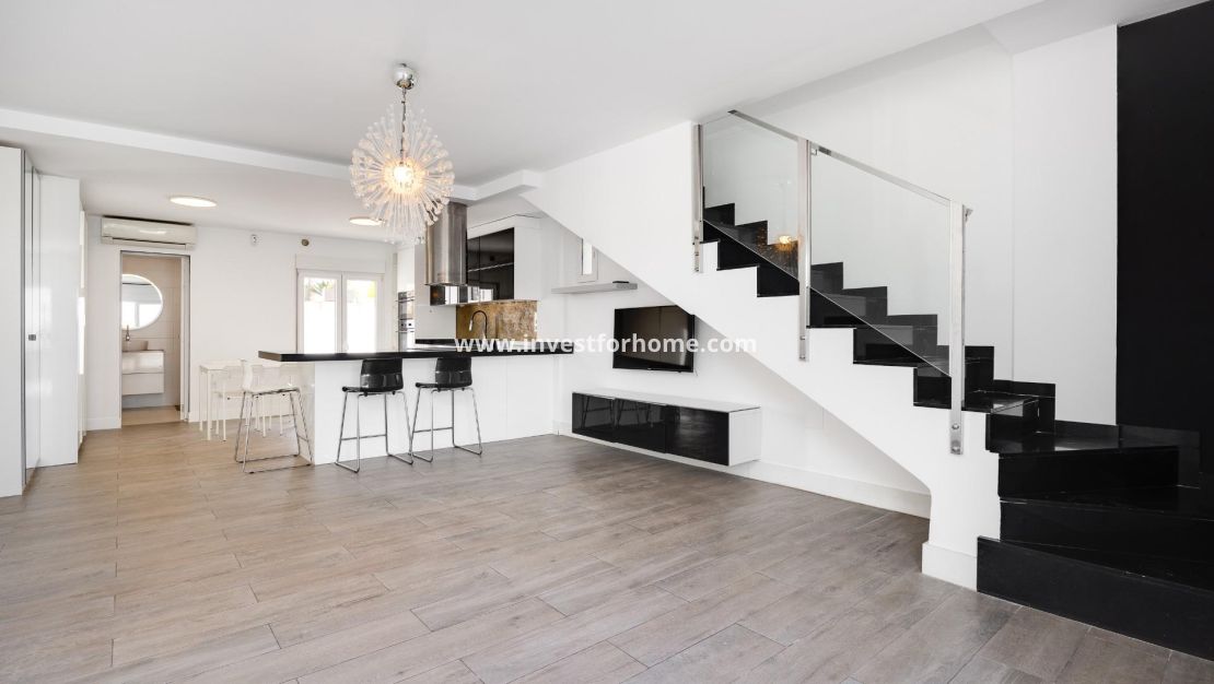 Sale - Villa - Torrevieja - aguas nuevas