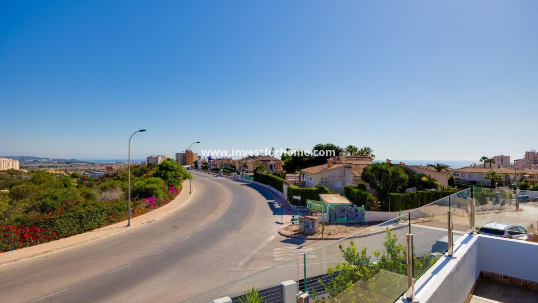 Sale - Villa - Torrevieja - aguas nuevas