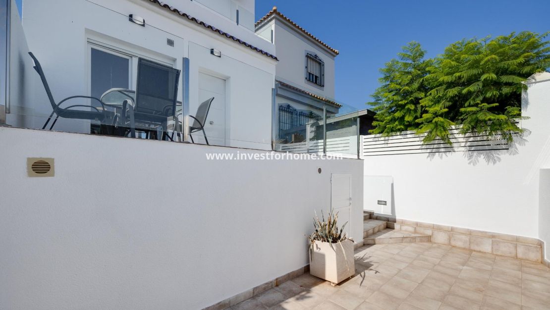Sale - Villa - Torrevieja - aguas nuevas