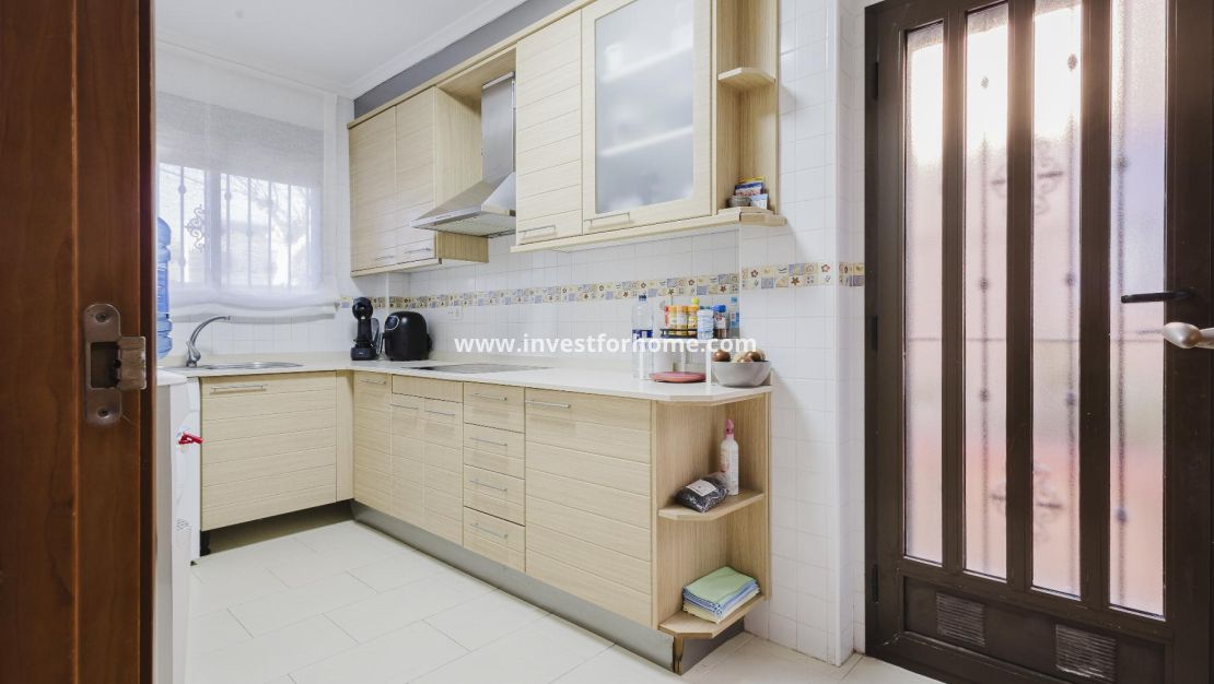 Sale - Villa - Torrevieja - aguas nuevas