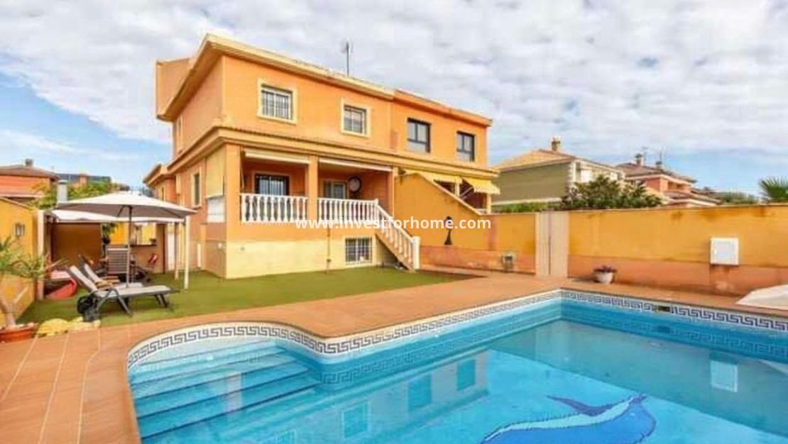 Sale - Villa - Torrevieja - aguas nuevas