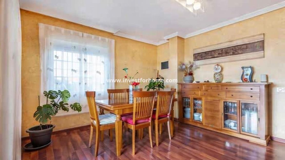 Sale - Villa - Torrevieja - aguas nuevas