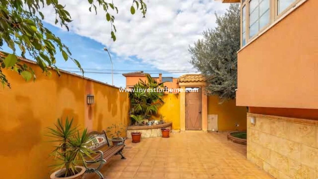Sale - Villa - Torrevieja - aguas nuevas