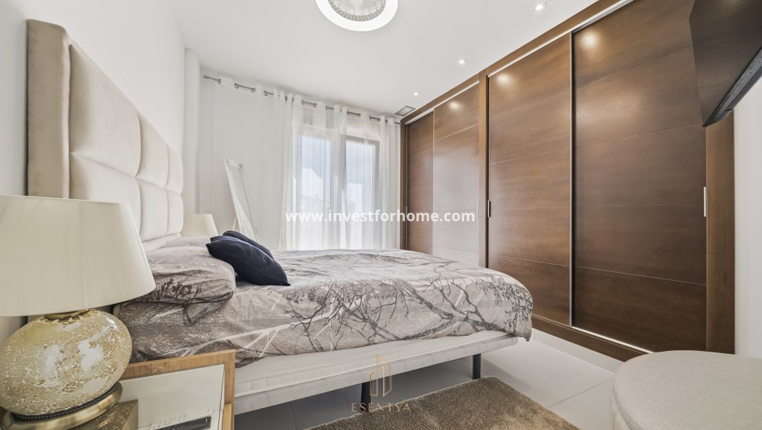 Sale - Villa - Torrevieja - aguas nuevas