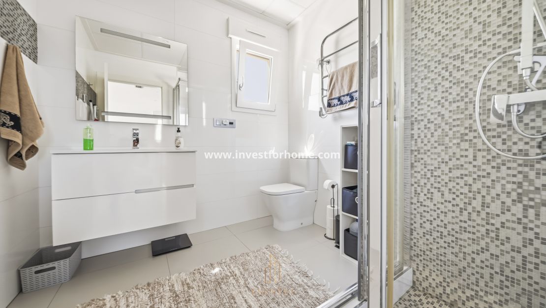 Sale - Villa - Torrevieja - aguas nuevas