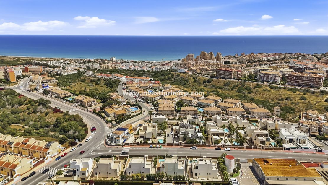 Sale - Villa - Torrevieja - aguas nuevas