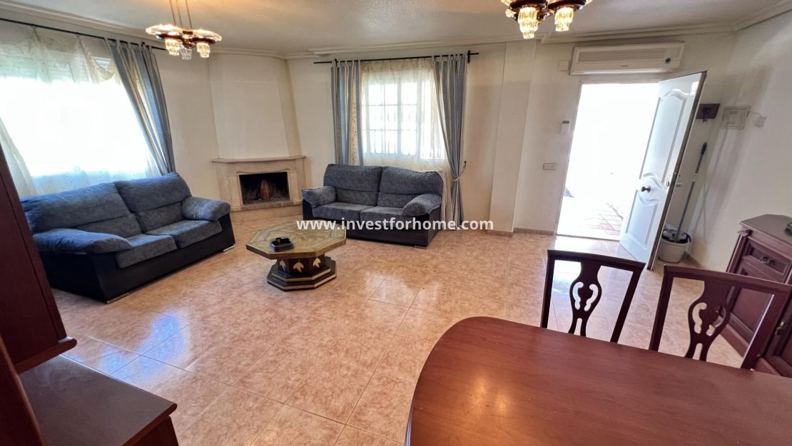 Sale - Villa - Torrevieja - aguas nuevas