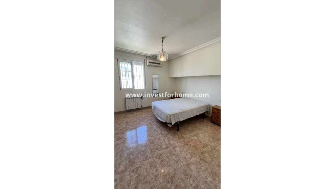 Sale - Villa - Torrevieja - aguas nuevas