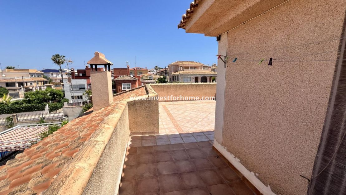 Sale - Villa - Torrevieja - aguas nuevas