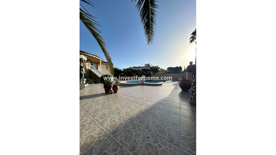 Sale - Villa - Torrevieja - aguas nuevas