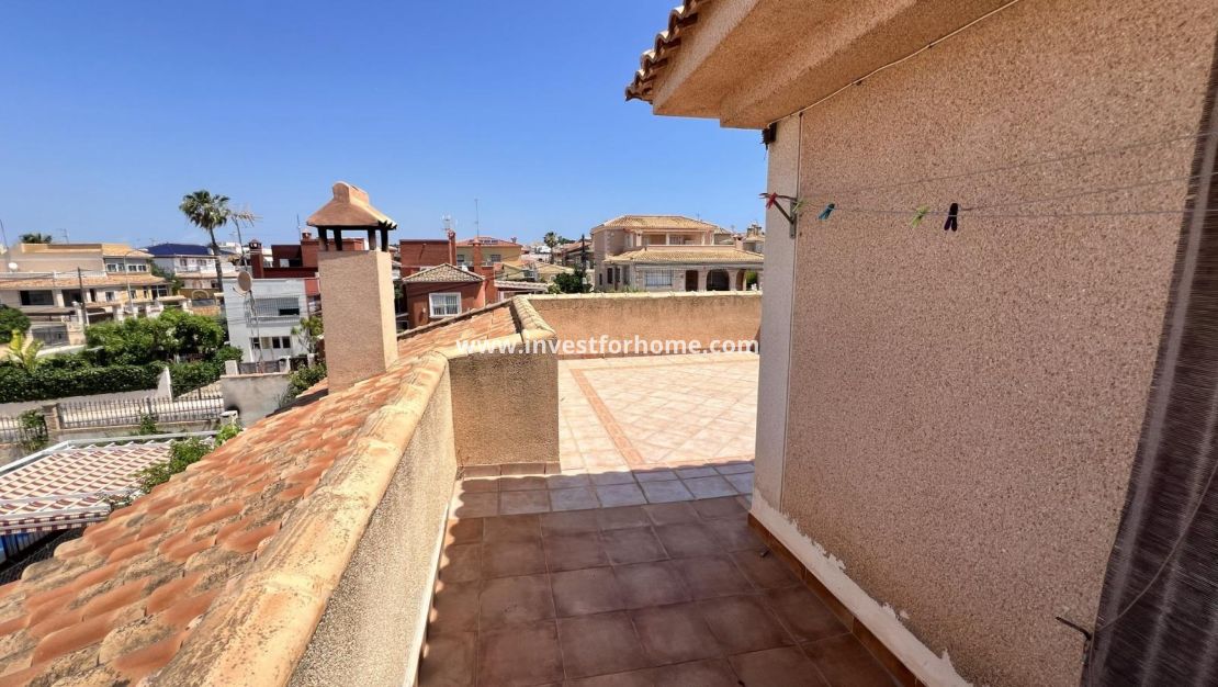 Sale - Villa - Torrevieja - aguas nuevas