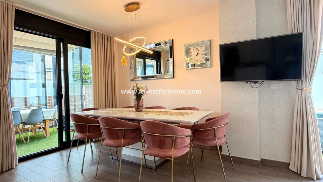 Sale - Villa - Torrevieja - aguas nuevas