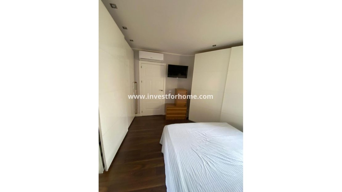 Sale - Villa - Torrevieja - Centro - Muelle Pesquero