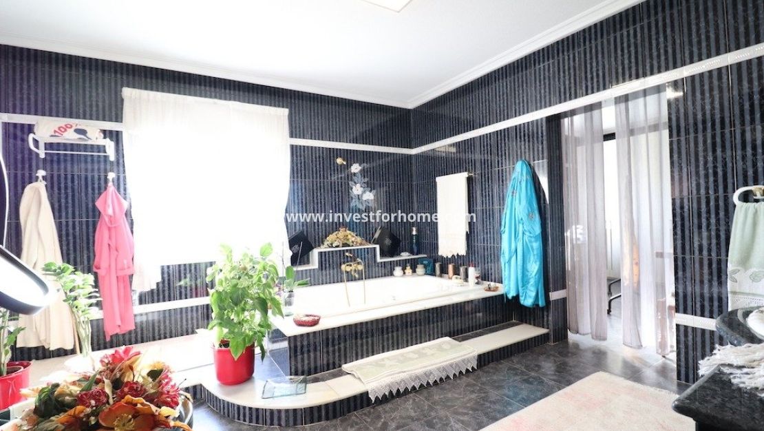 Sale - Villa - Torrevieja - Costa Blanca