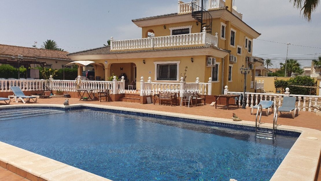 Sale - Villa - Torrevieja - Costa Blanca