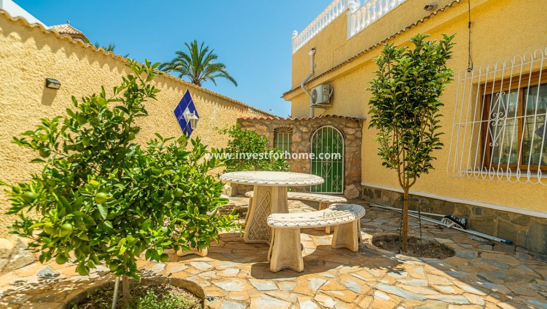 Sale - Villa - Torrevieja - Costa Blanca
