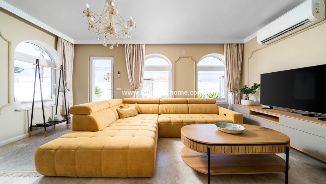 Sale - Villa - Torrevieja - Costa Blanca