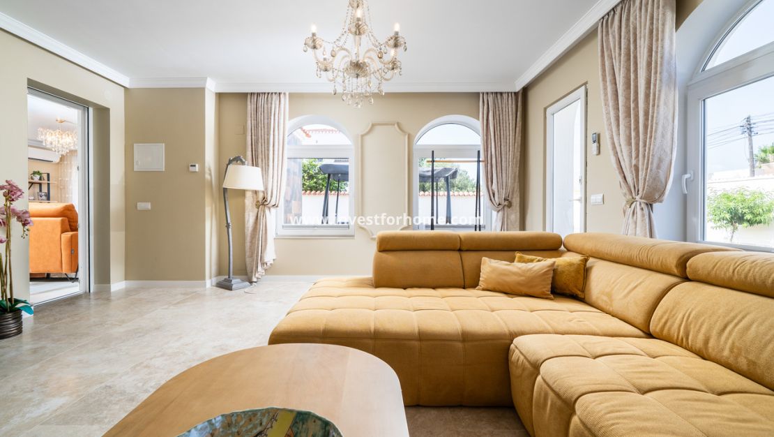 Sale - Villa - Torrevieja - Costa Blanca