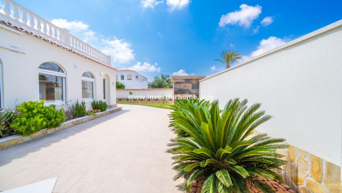Sale - Villa - Torrevieja - Costa Blanca