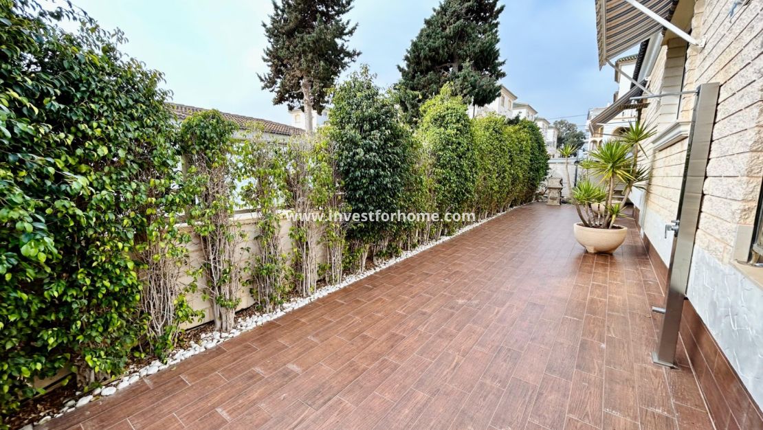 Sale - Villa - Torrevieja - Costa Blanca