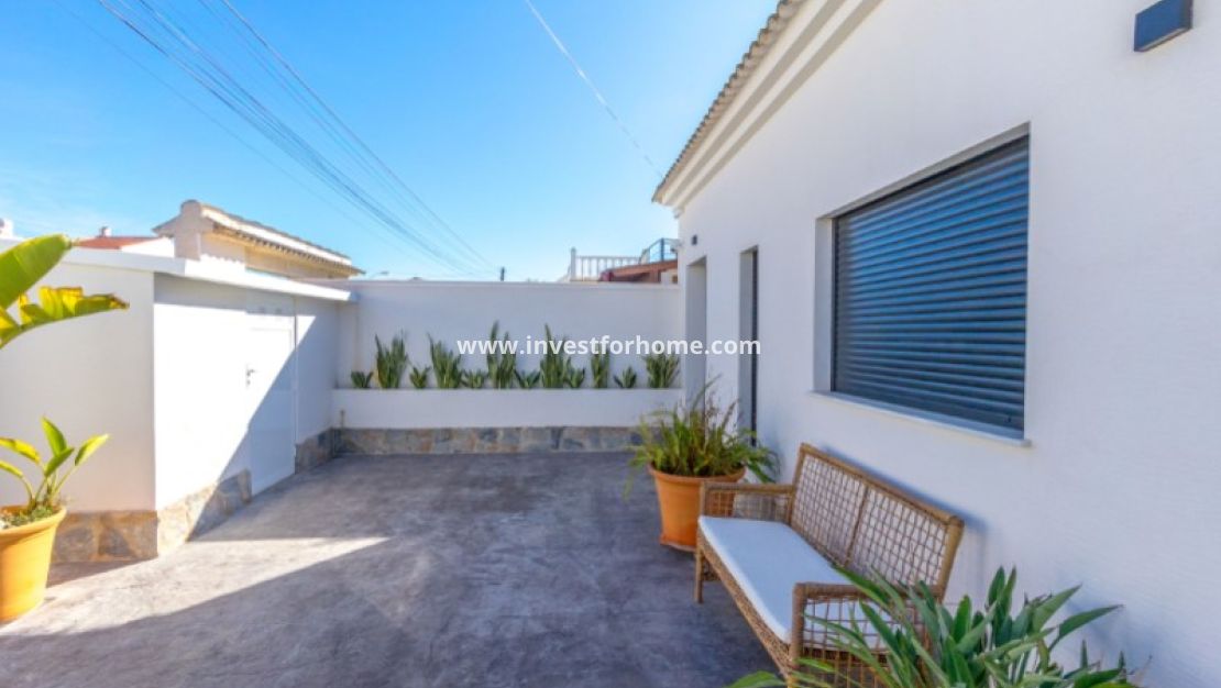 Sale - Villa - Torrevieja - Costa Blanca