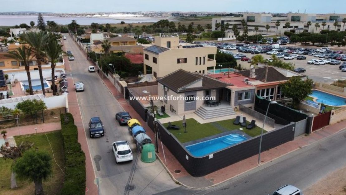 Sale - Villa - Torrevieja - Costa Blanca